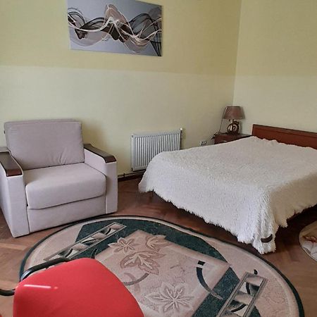 1Ком Апартаменты,Парковка,Улхорватская Lviv Ngoại thất bức ảnh